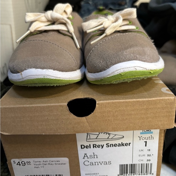 TOMS YSneakers - Picture 1 of 3